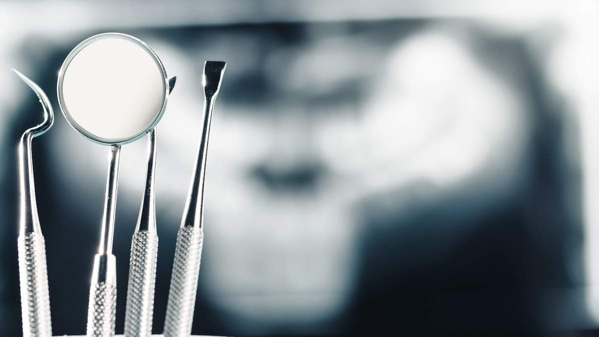 0 mirro-of-a-dentist-background-2023-11-27-04-55-10-utc (1)