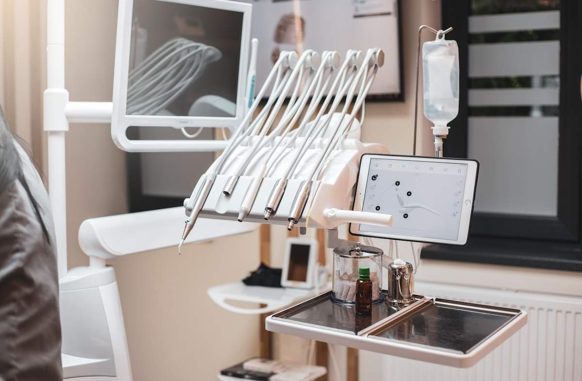 dentist-using-his-dental-equipment-on-a-patient-2023-11-27-05-09-28-utc (1)